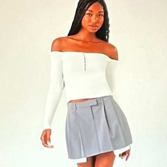 Forever 21 Pinstriped Pleated Mini Skirt in Gray/White (M) New With Tags - Picture 4 of 10